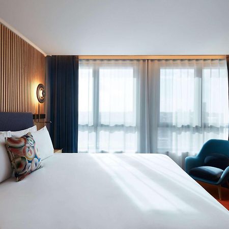 So/ Paris Hotel Exterior photo Deluxe room