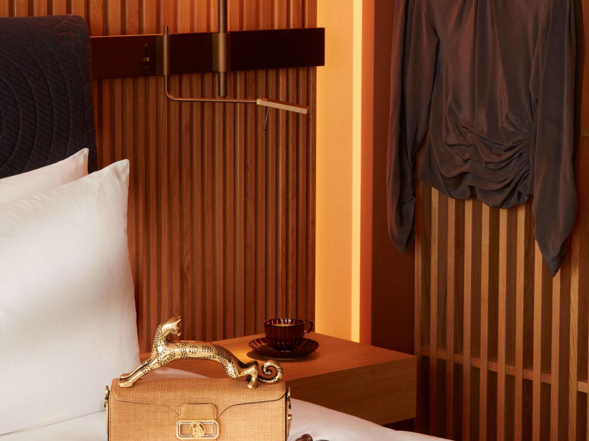 So/ Paris Hotel Exterior photo A detail of a bedroom at the hotel