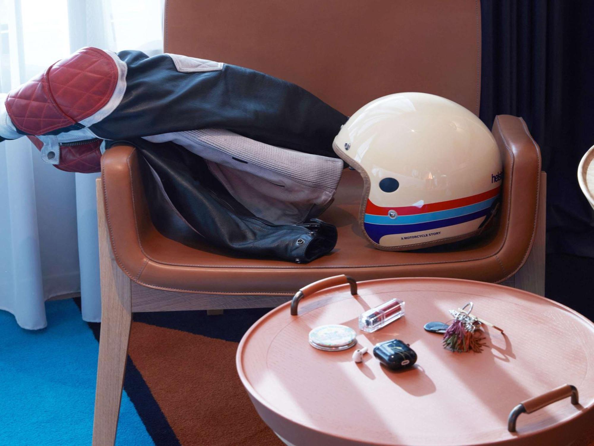 So/ Paris Hotel Exterior photo A jet helmet