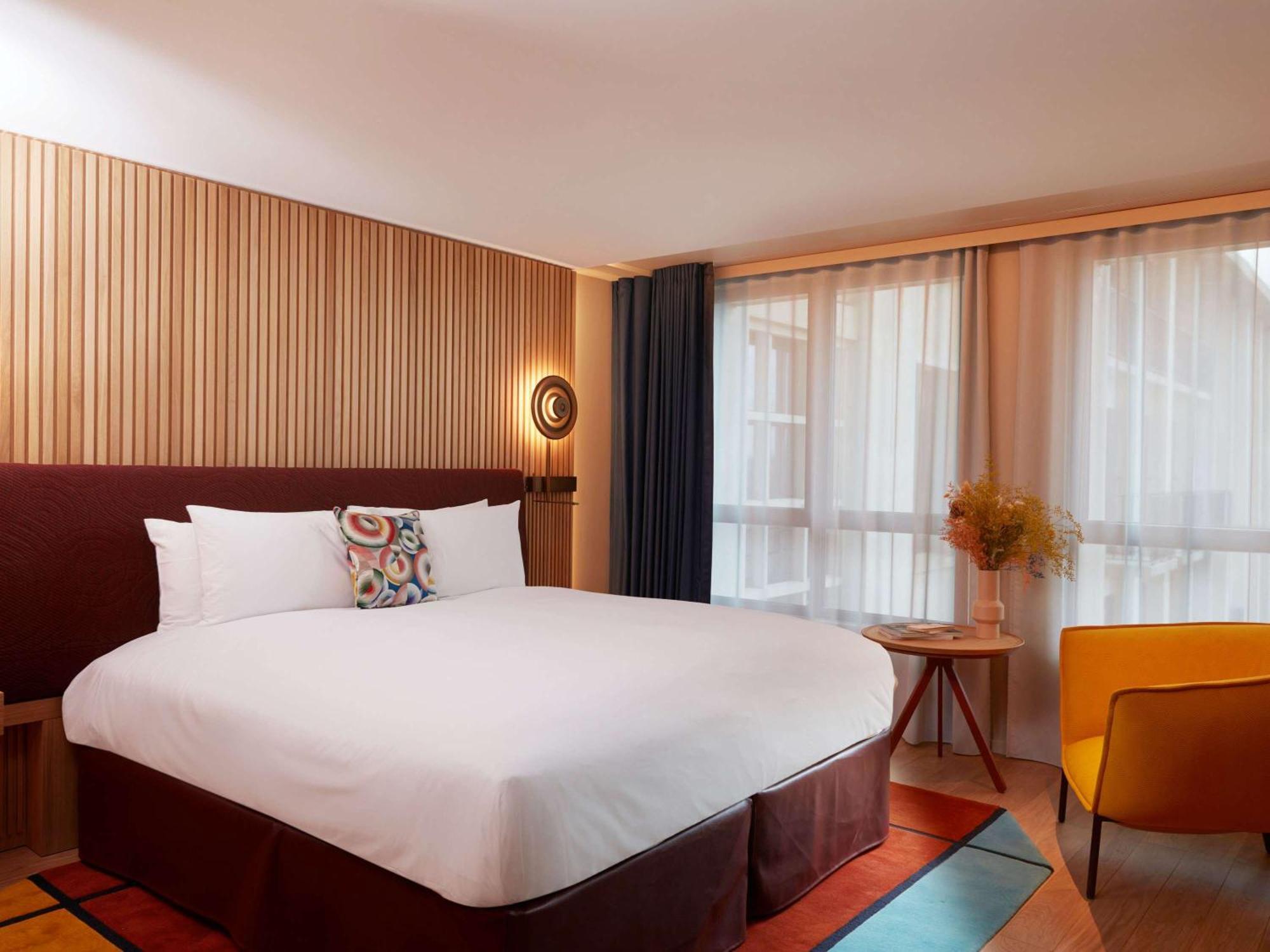 So/ Paris Hotel Exterior photo A room at the hotel