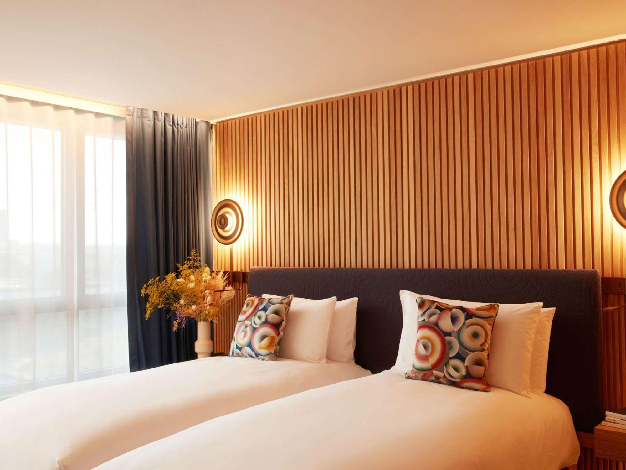 So/ Paris Hotel Exterior photo A room at the hotel