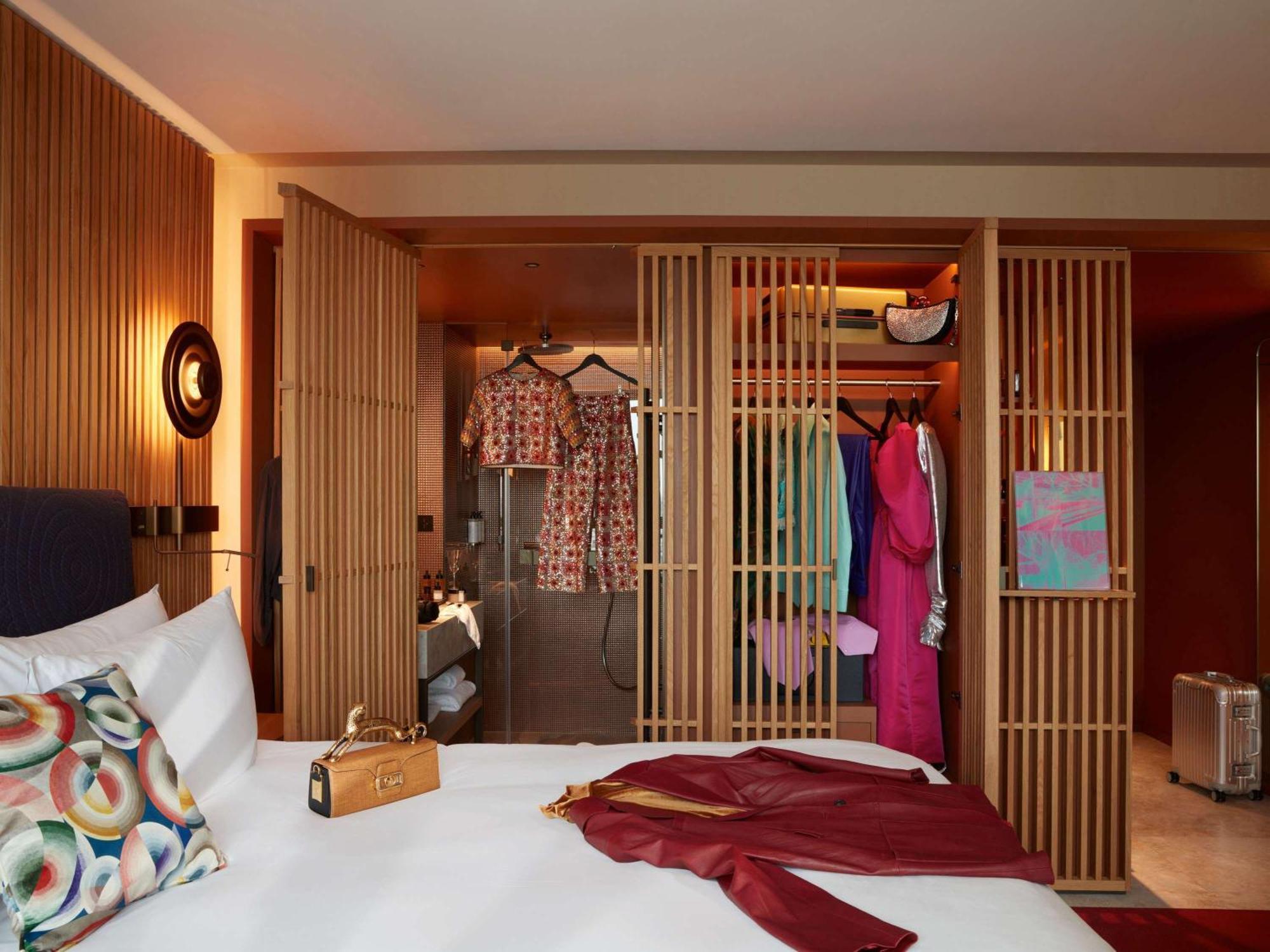 So/ Paris Hotel Exterior photo A room at the hotel