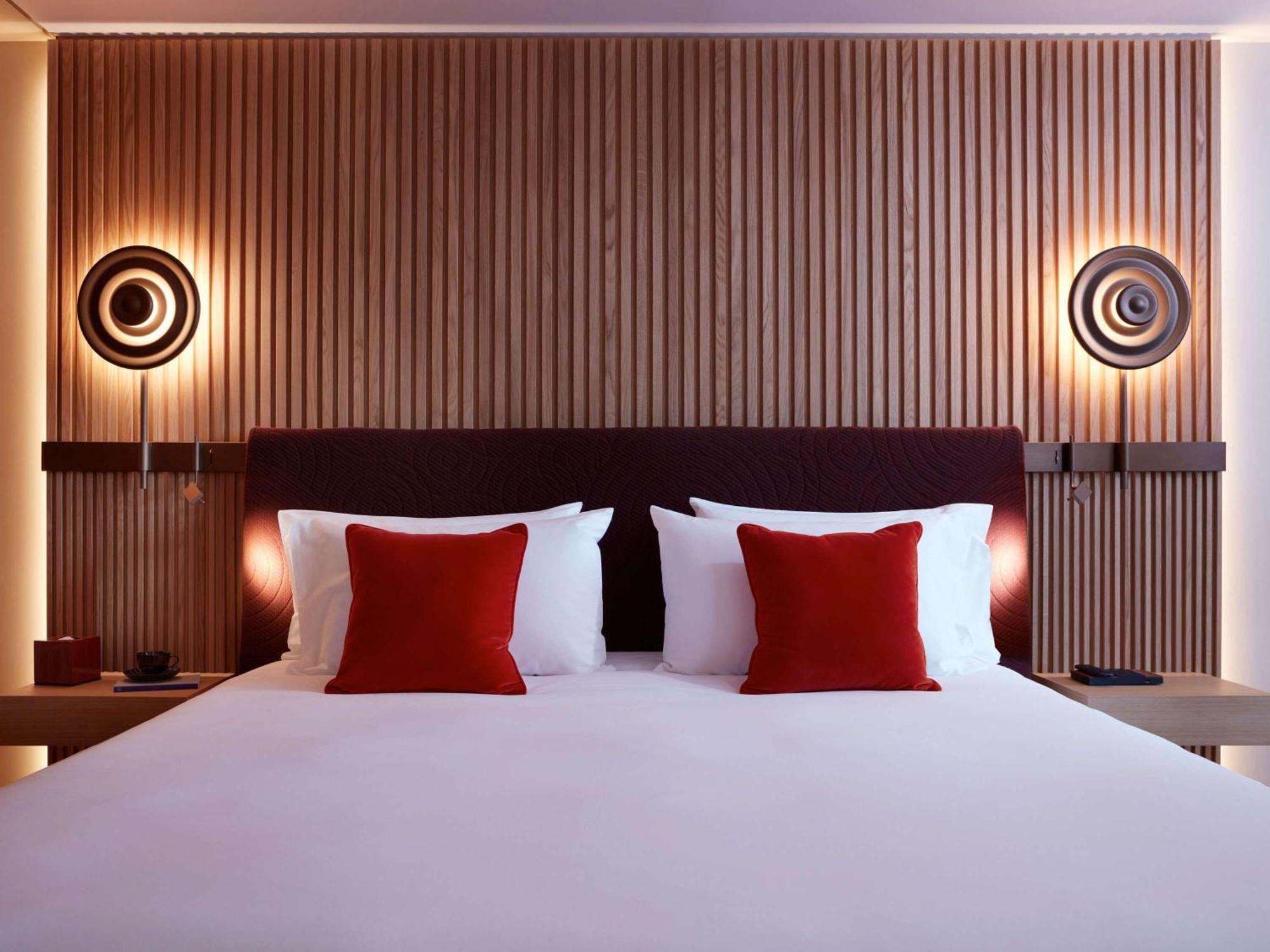 So/ Paris Hotel Exterior photo A bedroom at the hotel