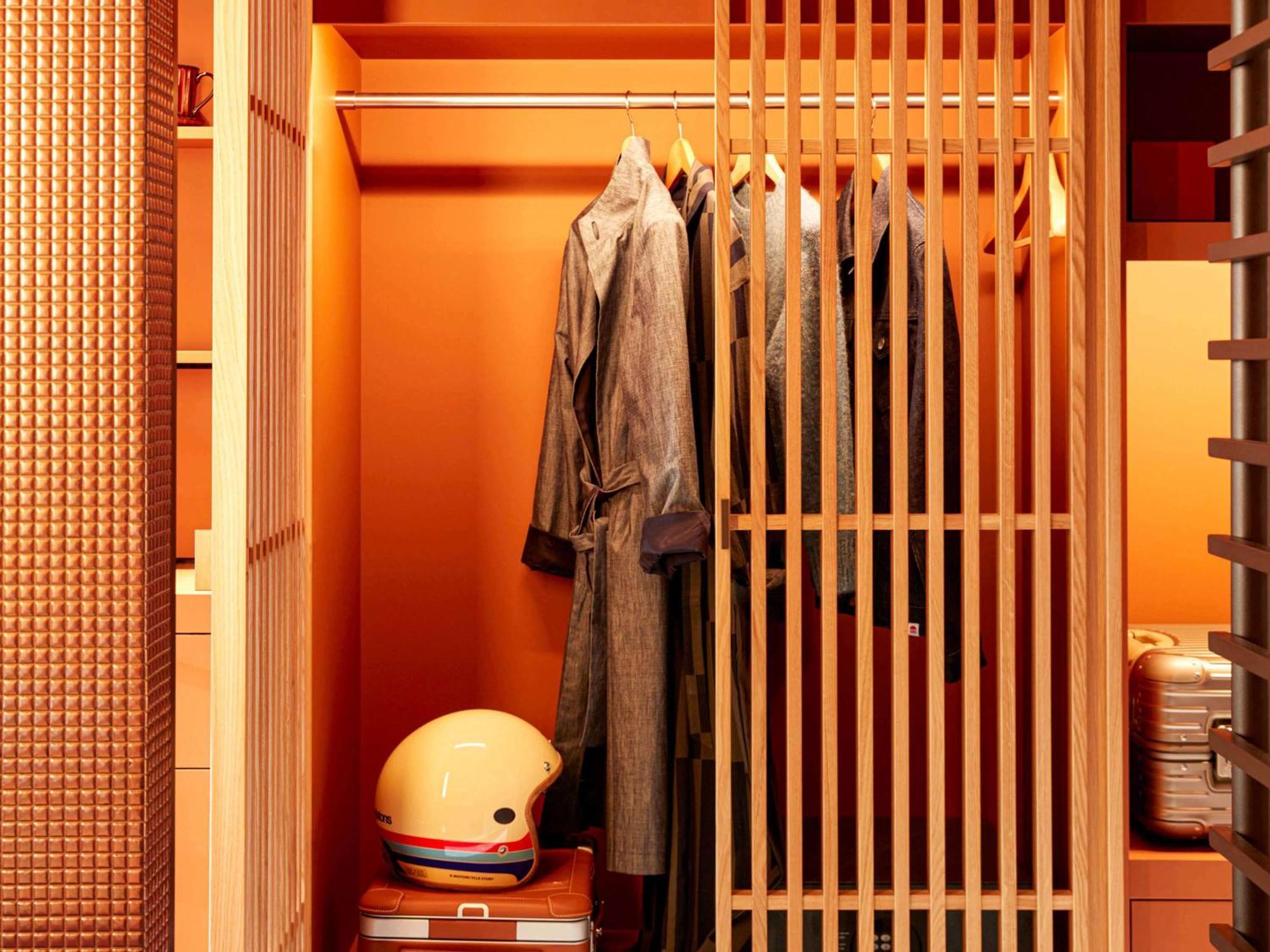 So/ Paris Hotel Exterior photo A wardrobe