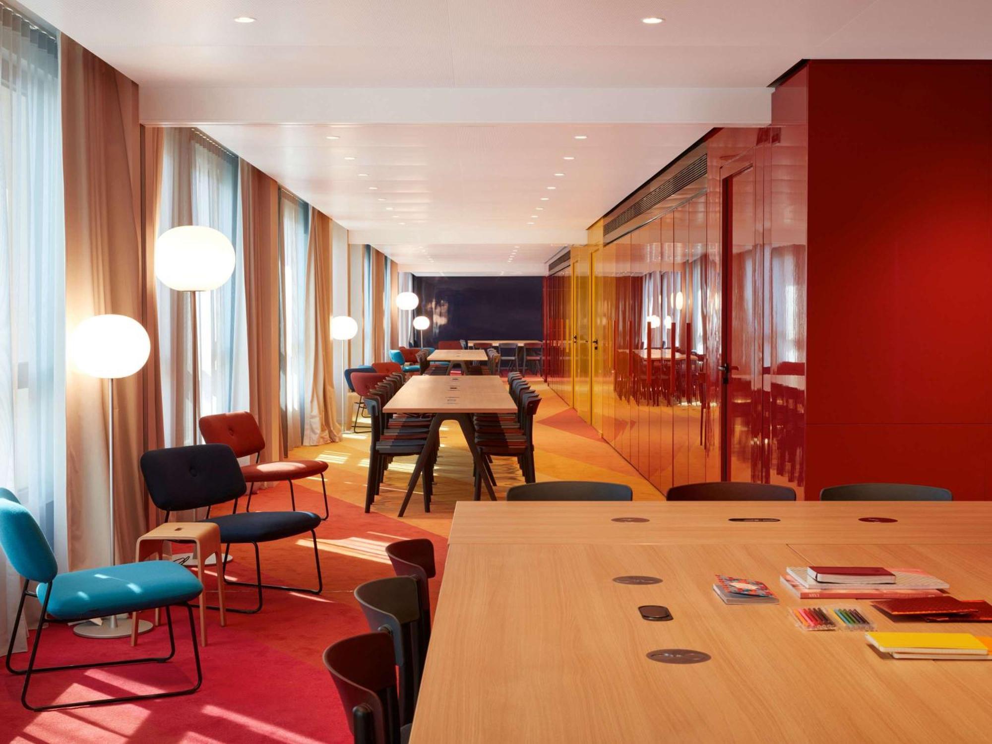 So/ Paris Hotel Exterior photo The library