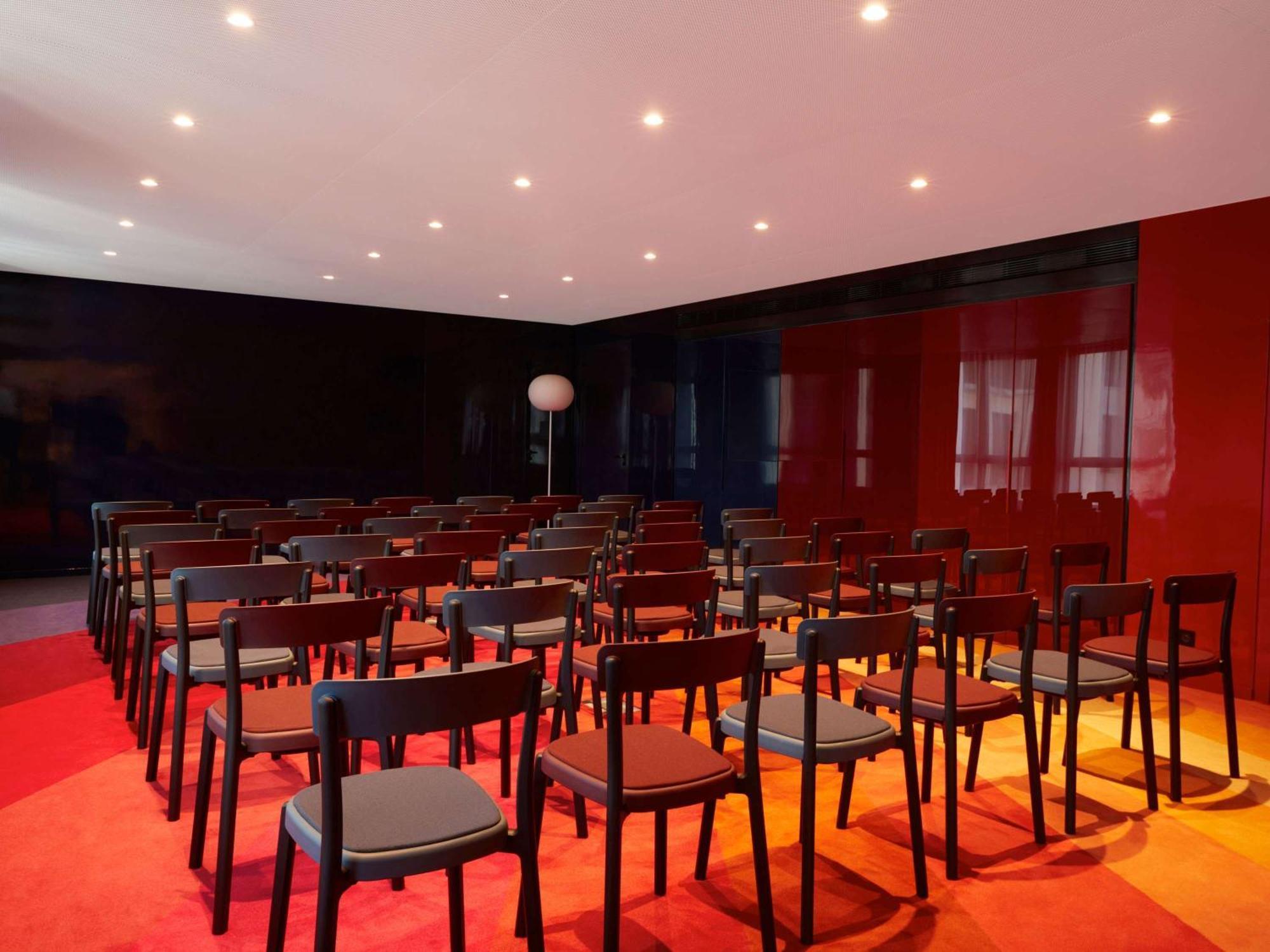 So/ Paris Hotel Exterior photo The Red Room