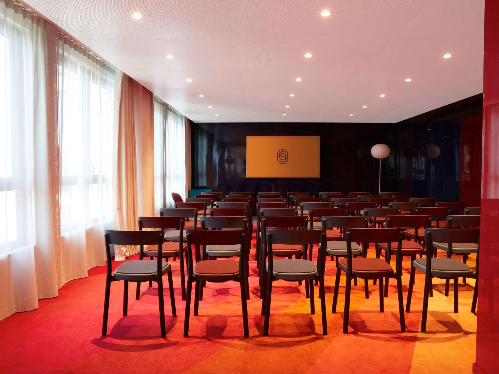 So/ Paris Hotel Exterior photo The auditorium