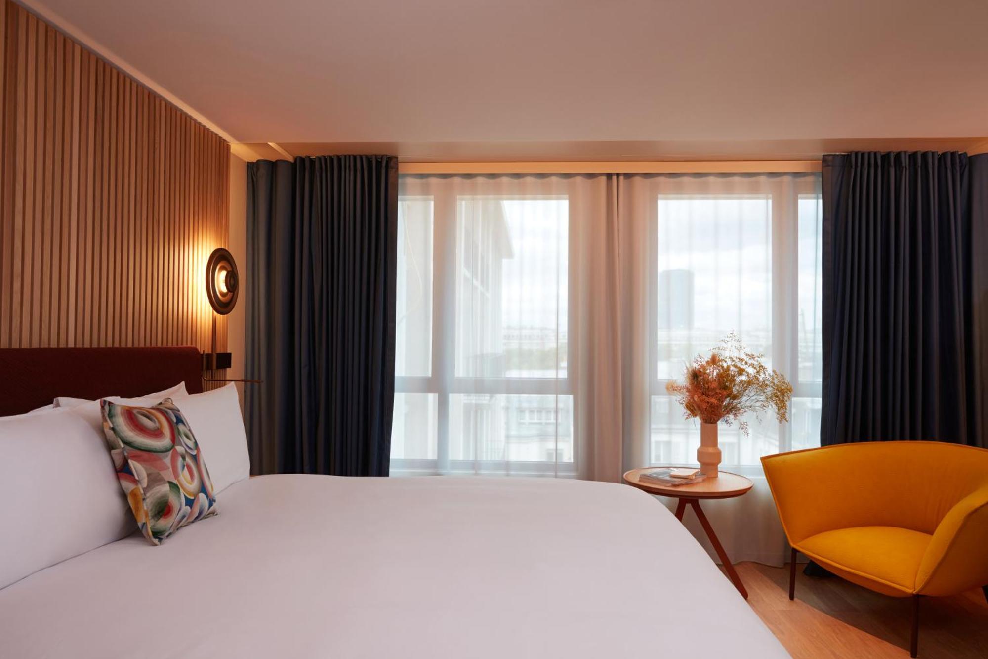 So/ Paris Hotel Exterior photo A room at the hotel